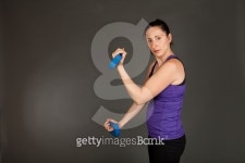 Fit woman doing weight training 이미지 (486758814) - 게티이미지뱅크 Fit woman doing weight training