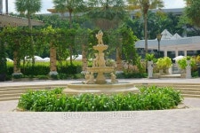 park with decorations and sculptures 이미지 (500570376) - 게티이미지뱅크 park with decorations and sculptures