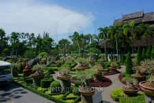 park with decorations and sculptures 이미지 (500570640) - 게티이미지뱅크 park with decorations and sculptures