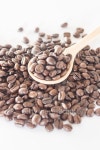 Spoon of roasted coffee bean 이미지 (483785214) - 게티이미지뱅크 Spoon of roasted coffee bean