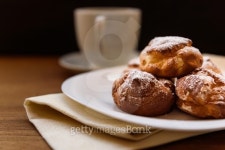 eclairs with custard cream 이미지 (495099768) - 게티이미지뱅크 eclairs with custard cream