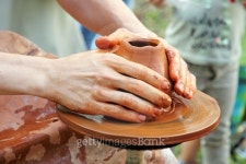 Potter hands on pottery wheel clay pot. 이미지 (479899634) - 게티이미지뱅크 Potter hands on pottery wheel clay pot.
