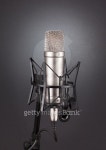 Studio microphone on a blak background 이미지 (478399282) - 게티이미지뱅크 Studio microphone on a blak background