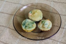 Muffin with salmon, spinach and cheese 이미지 (498173344) - 게티이미지뱅크 Muffin with salmon, spinach and cheese