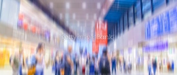 people at big train station.blurry travel background 이미지 (484874622) - 게티이미지뱅크 people at big train station.blurry... 