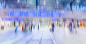 people at big train station.blurry travel background 이미지 (484879988) - 게티이미지뱅크 people at big train station.blurry... 