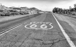 Historic Route 66 with Pavement Sign in California 이미지... 게티이미지뱅크 Historic Route 66 with Pavement Sign in California