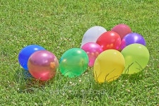 Balloons on the grass 이미지 (471805162) - 게티이미지뱅크 Balloons on the grass