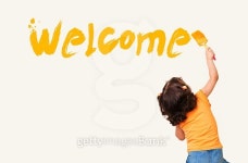 Llittle girl painting Welcome on wall background 이미지 (493660578) - 게티이미지뱅크 Llittle girl painting Welcome on... 