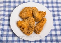 Four Pieces of Fried Chicken on White Plate 이미지 (470924112) - 게티이미지뱅크 Four Pieces of Fried Chicken on White Plate
