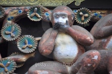 Iwazaru, covering his mouth means speak no evil 이미지 (479250880) - 게티이미지뱅크 Iwazaru, covering his mouth means speak no... 