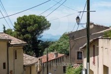 view over typical houses to the mountains in Provence, France 이미지 (485201794) - 게티이미지뱅크 view over typical houses... 