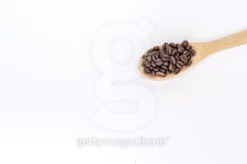 wooden spoon with a bunch of roasted coffee beans 이미지 (465984030) - 게티이미지뱅크 wooden spoon with a bunch of roasted... 