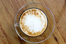 Hot coffee in a white cup on table 이미지 (501680332) - 게티이미지뱅크 Hot coffee in a white cup on table
