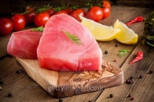 Raw tuna fillet with dill, lemon and cherry tomatoes 이미지 (464899182) - 게티이미지뱅크 Raw tuna fillet with dill, lemon and... 