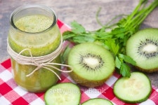 Green smoothie with cucumber, kiwi and apples 이미지 (491886992) - 게티이미지뱅크 Green smoothie with cucumber, kiwi and apples