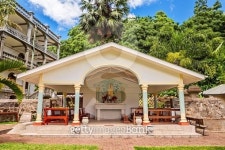 Small chappel by catolic church in Mahe island, Seychelles 이미지 (491145694) - 게티이미지뱅크 Small chappel by catolic... 