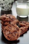 Chocolate chip cookies and glass of milk 이미지 (483410112) - 게티이미지뱅크 Chocolate chip cookies and glass of milk