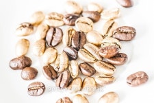 피 아이 엘(PIL)로스터리 | Roasted coffee beans pile from top on white background 이미지 (480984288) - 게티이미지뱅크 Roasted coffee beans pile from top...