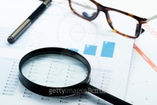 Document financial with magnifying glass.searching profit 이미지 (471145322) - 게티이미지뱅크 Document financial with... 