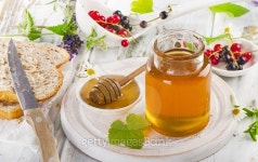 Honey in a glass jar, berries and toasts for breakfast. 이미지 (497664942) - 게티이미지뱅크 Honey in a glass jar... 