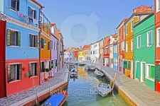 Venice, Burano island canal, small colored houses and the boats 이미지 (482481022) - 게티이미지뱅크 Venice, Burano island... 