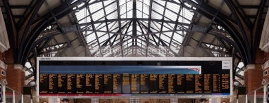 Big board in train station 이미지 (484215198) - 게티이미지뱅크 Big board in train station