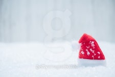 Red Santa hat in the snow 이미지 (502074402) - 게티이미지뱅크 Red Santa hat in the snow