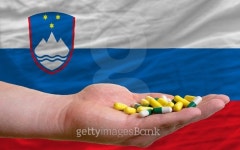holding pills in hand and flag of slovenia 이미지 (466213102) - 게티이미지뱅크 holding pills in hand and flag of slovenia