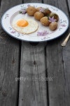 Fried egg. 이미지 (482106076) - 게티이미지뱅크 Fried egg.