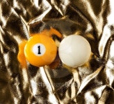 Billiard balls on golden surface. 이미지 (500701536) - 게티이미지뱅크 Billiard balls on golden surface.