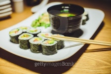 Vegetarian sushi and miso soup in a restaurant 이미지 (495668302) - 게티이미지뱅크 Vegetarian sushi and miso soup in a restaurant