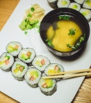 Vegetarian sushi and miso soup in a restaurant 이미지 (495668340) - 게티이미지뱅크 Vegetarian sushi and miso soup in a restaurant