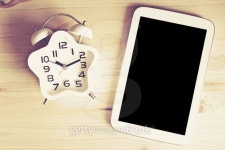 Top view Alarm clock on wood table with Tablet PC 이미지 (512160958) - 게티이미지뱅크 Top view Alarm clock on wood table with... 