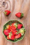 strawberries in a wooden bowl on the old wooden table 이미지 (512342266) - 게티이미지뱅크 strawberries in a wooden bowl on... 