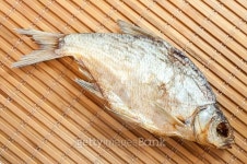 Dried fish on a bamboo litter 이미지 (510083166) - 게티이미지뱅크 Dried fish on a bamboo litter