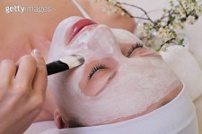 Woman receiving  facial mask in spa beauty salon. 이미지 (512456158) - 게티이미지뱅크 Woman receiving  facial mask in spa... 