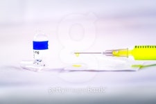 Injection and an empty ampule of drugs. 이미지 (511522140) - 게티이미지뱅크 Injection and an empty ampule of drugs.