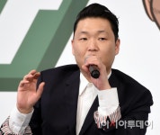 [포토]싸이 ‘음악 얘기는 진지하게’ (컴백 기자회견) - 아시아투데이 [포토]싸이 ‘음악 얘기는 진지하게’ (컴백 기자회견)