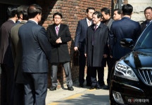 [포토]삼성동에 모인 친박 의원들 - 아시아투데이 [포토]삼성동에 모인 친박 의원들