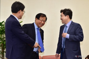 [포토] 윤후덕-김광수-김용태 여야3당 간사 ‘이낙연 총리 후보자 청문보고서 채택 합의’ - 아시아투데이 [포토] 윤후덕-김광수-김용태 여야3당...