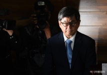 [포토]기자회견 참석한 안경환 법무부 장관 후보 - 아시아투데이 [포토]기자회견 참석한 안경환 법무부 장관 후보