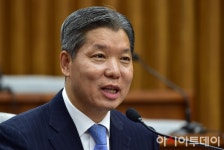 [포토] 이영진 후보자 ‘헌법 질서가 존중되는 사회 이루어 나가겠다’ - 아시아투데이 [포토] 이영진 후보자 ‘헌법 질서가 존중되는 사회 이루어... 