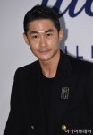 [포토]배정남, ‘수고하셨습니더’ - 아시아투데이 [포토]배정남, ‘수고하셨습니더’