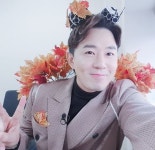 ‘붐붐파워’ 붐, 사뭇 달라진 외모 눈길 ‘가을 남자’ - 아시아투데이 ‘붐붐파워’ 붐, 사뭇 달라진 외모 눈길 ‘가을 남자’