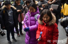 [포토]故 김복동 할머니께 인사하는 어린이들 - 아시아투데이 [포토]故 김복동 할머니께 인사하는 어린이들