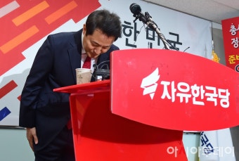 [포토] 인사하는 오세훈 전 서울시장 - 아시아투데이 [포토] 인사하는 오세훈 전 서울시장