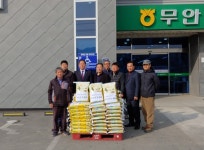 밀양시 무안면 청록회, 경로당에 사랑의 쌀 70포 기부 - 아시아투데이 밀양시 무안면 청록회, 경로당에 사랑의 쌀 70포 기부