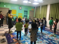 밀양시립영어도서관 수강생들로 ‘북적북적’ - 아시아투데이 밀양시립영어도서관 수강생들로 ‘북적북적’