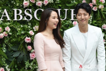 [포토]조윤희-이동건, ‘이보다 더 좋은 순 없다’ - 아시아투데이 [포토]조윤희-이동건, ‘이보다 더 좋은 순 없다’